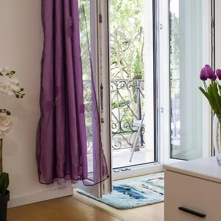 White Orchid Пула