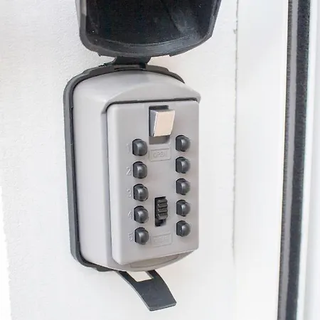 Апартаменти White Orchid *