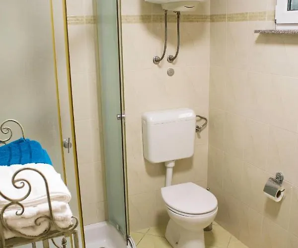 White Orchid Apartment Pula