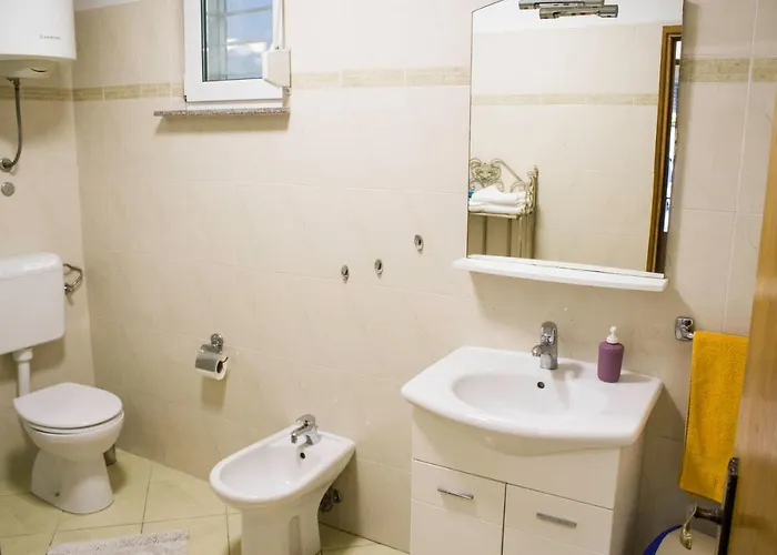 White Orchid Apartament *