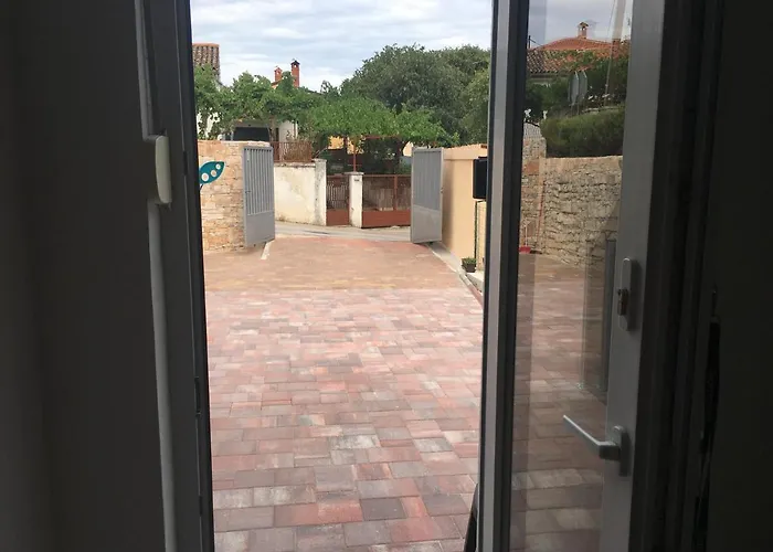 White Orchid Apartment Pula